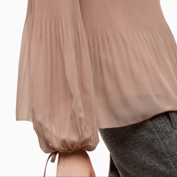 Off the shoulder pleated top - Picture 4 of 7